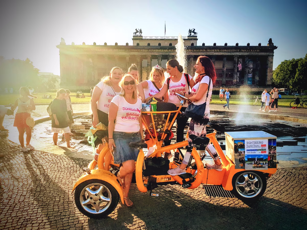 JGA Berlin Lustgarten - Teambike Prosecco Tour