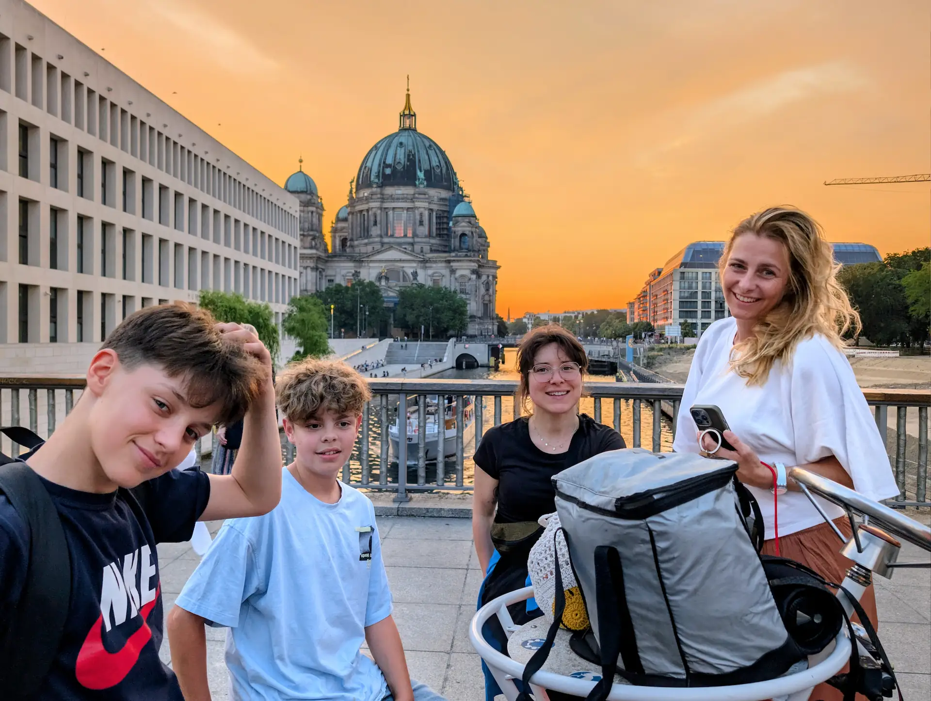 So schmeckt der Sommer in Berlin – Freiheit und Spaß auf dem Big Easy Tours Conference Bike