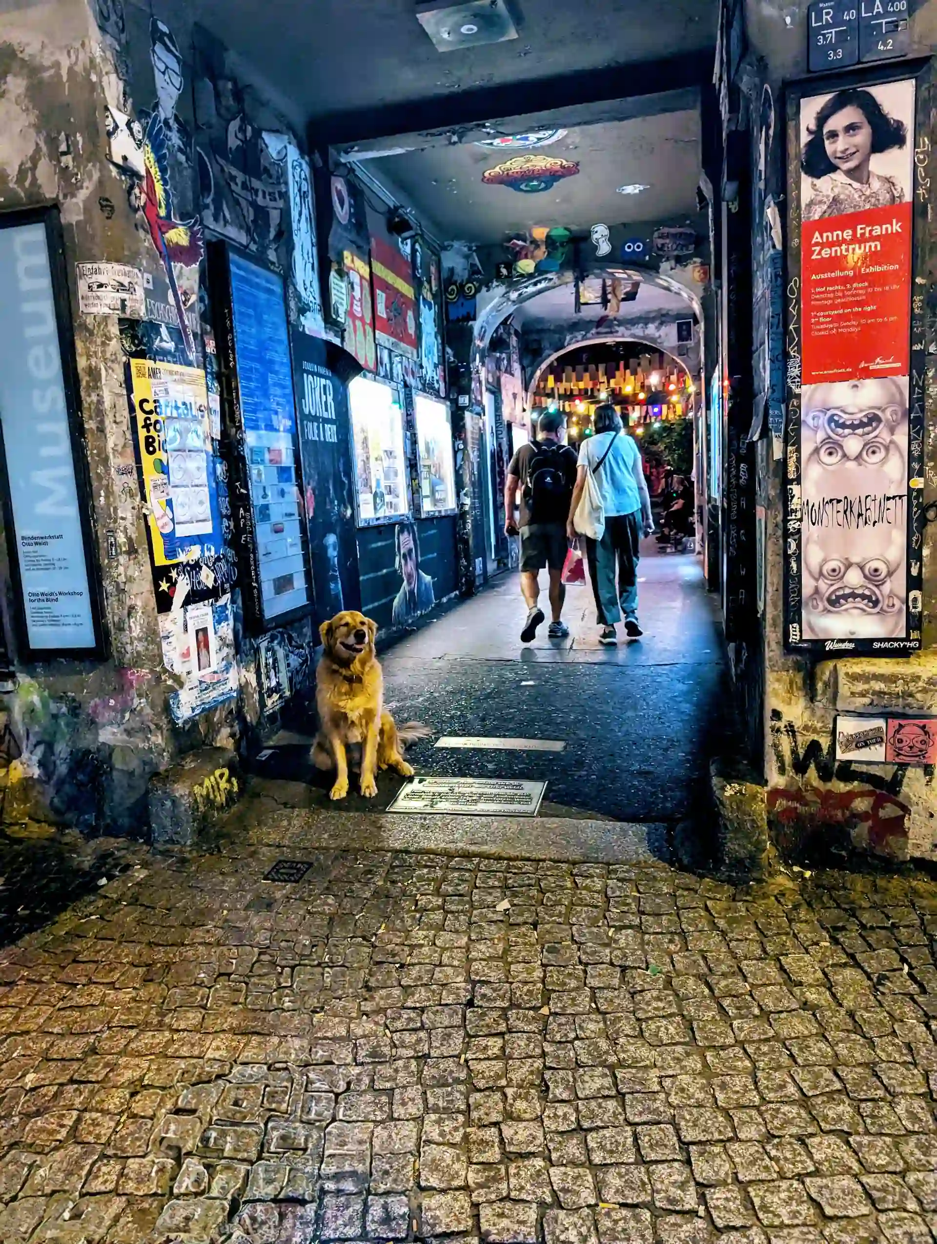 Stadtrallye & Schnitzeljagd Berlin - Urbaner Rätselspaß und Teambuilding im Berliner Graffiti Hinterhof